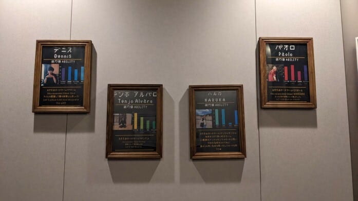 週末には、ゲームコンシェルジュが、人数や年齢、好みを伝えるとぴったりなゲームを教えてくれる。写真はエレベーター内にあるフロントスタッフの紹介（MIMARU大阪 難波STATION）