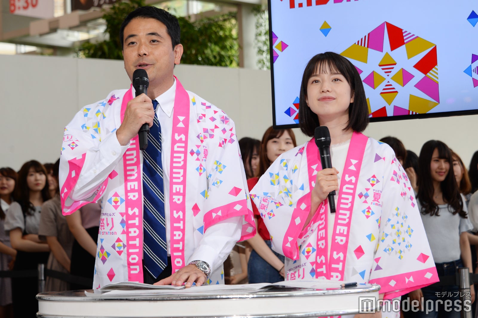 吉野真治アナウンサー、弘中綾香アナウンサー（C）モデルプレス