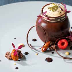 シーズナルケーキセット ¥3,000 期間:2025年11月1日(土)~12月25日(木) (C)Disney