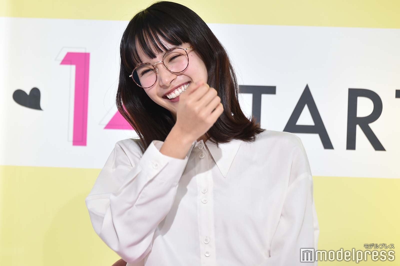 藤ヶ谷太輔のトークに笑いが抑えきれない関水渚 （C）モデルプレス