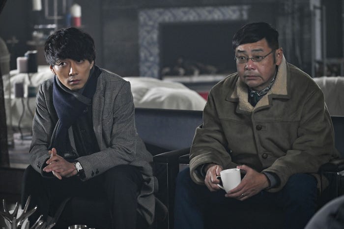 渋谷謙人、田口浩正/「ミステリと言う勿れ」第9話より(C)田村由美/小学館 (C)フジテレビジョン