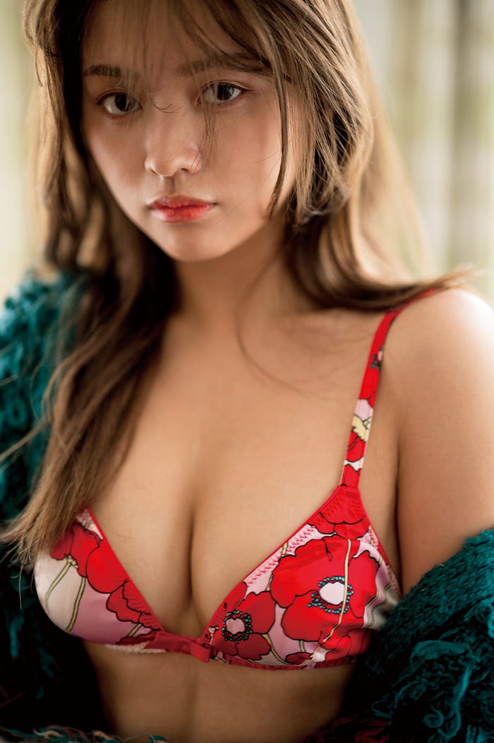 徳本夏恵(なちょす)1st写真集『おとなちょ。』(2月22日発売)より(C)Hidekazu Maiyama (C)Futabasha Publishers Ltd.2023