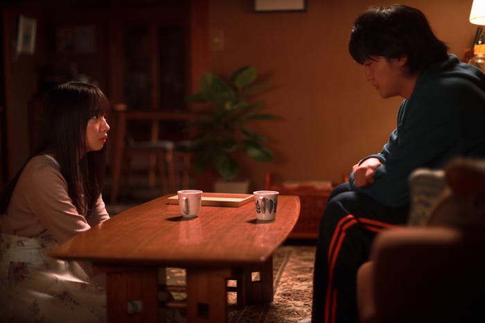 齊藤京子、櫻井海音「泥濘の食卓」第7話より(C)テレビ朝日