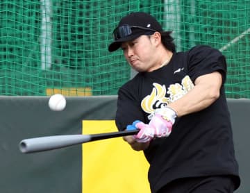 阪神・浜田“宜野座1号”長打力アピール37スイングで6発 左翼「歓迎 阪神タイガース」看板直撃120メートル弾も