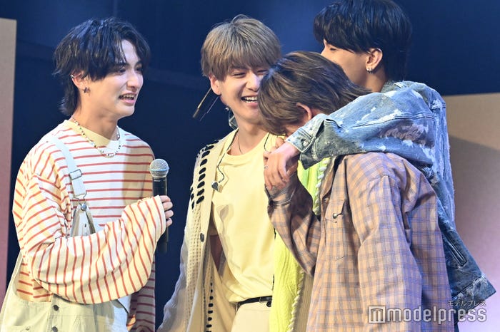 crhug(C)モデルプレス