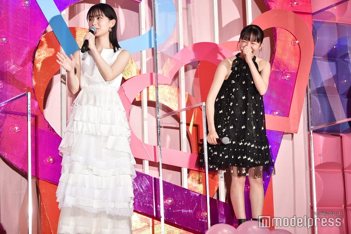 高橋恭平を見守る畑芽育&莉子(C)モデルプレス