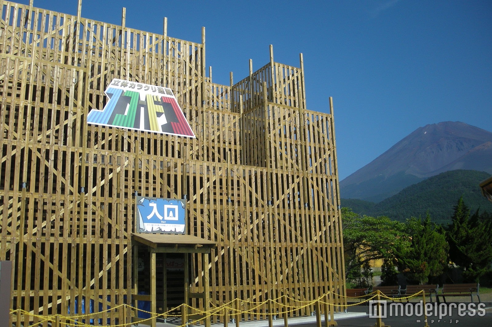 日本最大級の延床総面積（1,000平方メート）を誇る立体カラクリ迷路「ココドコ」／画像提供：富士急行