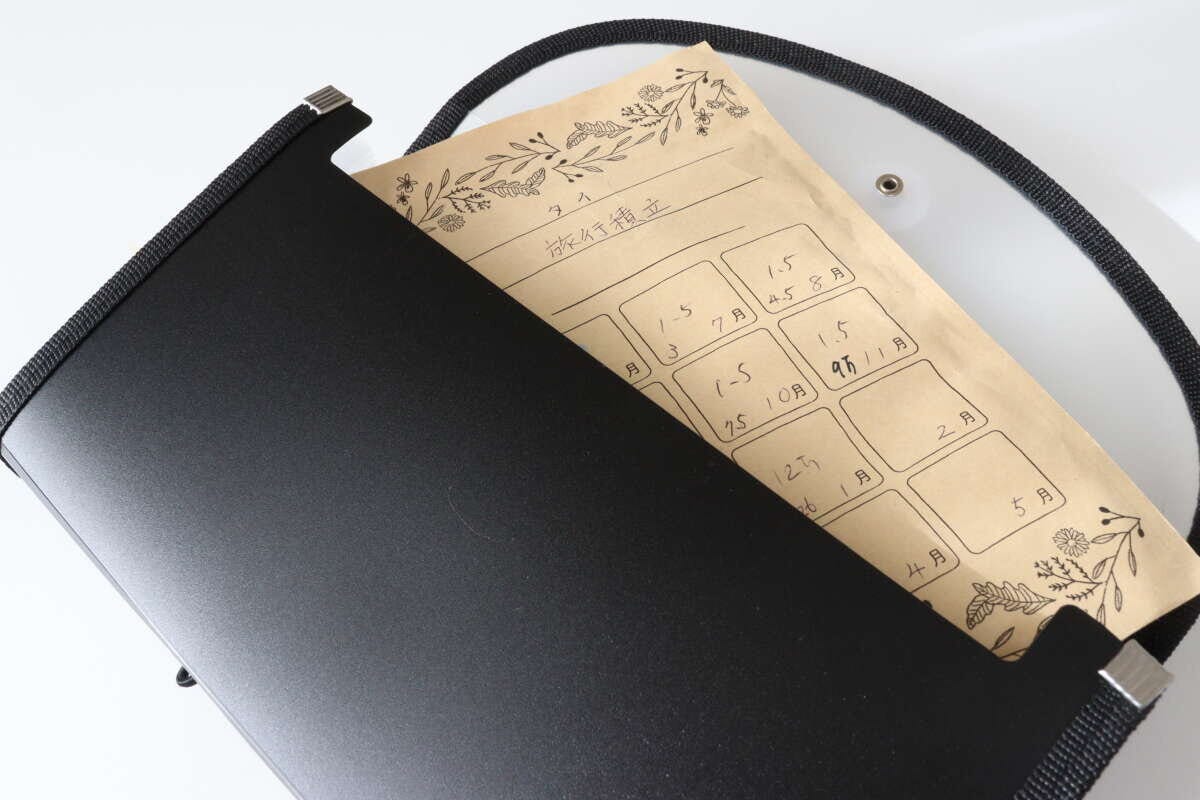 ダイソー セクションファイル(13ポケット、A、黒) ダイソーの封筒が入るセクションファイル(13ポケット、A、黒)