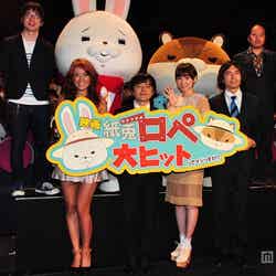 左から内山勇士監督、LiLiCo、バカリズム、篠田麻里子、ふかわりょう、青池良輔監督