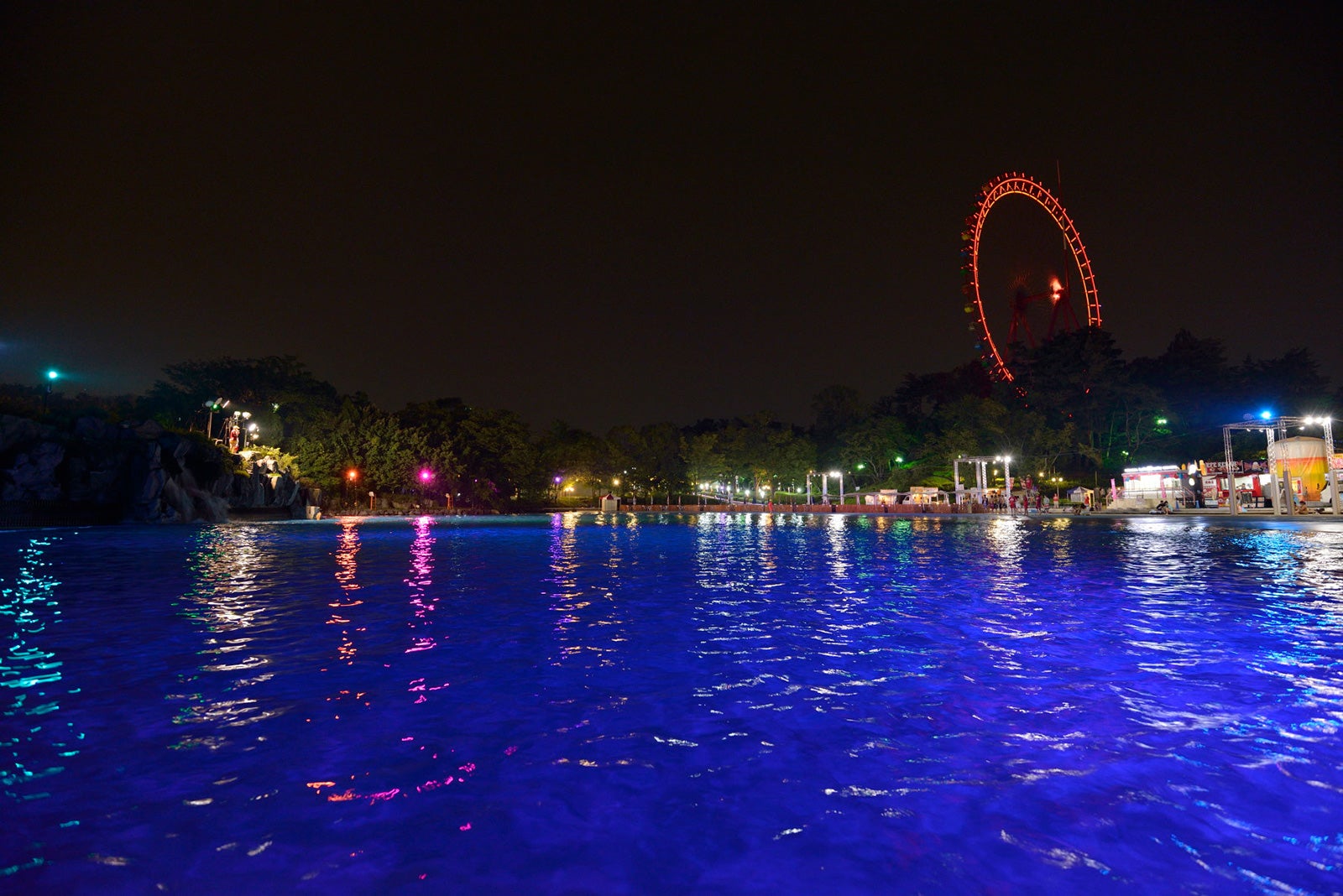 西武園ゆうえんちナイトプール／画像提供：西武レクリエーション