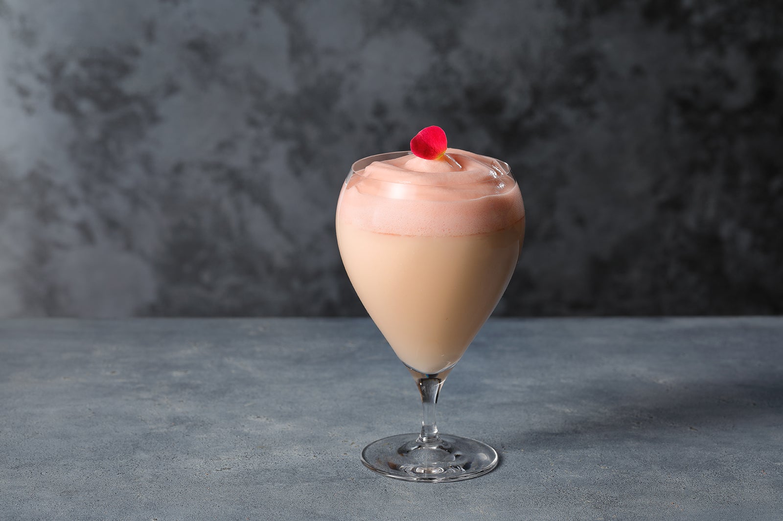 『ベリー モンキー ミルクティー』¥1,800／画像提供：スターバックス コーヒー ジャパン　