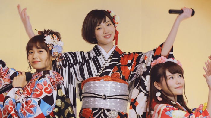 AKB48「逆さ坂」MVより(C)AKS