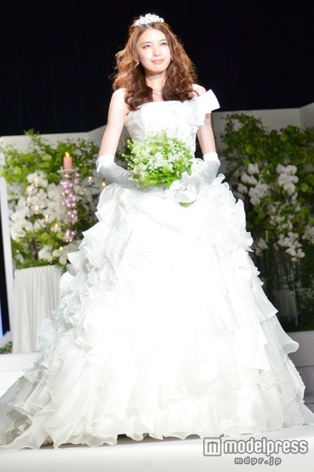 画像5 佐々木希 ローラら 華やかウェディングドレスを披露 モデルプレス