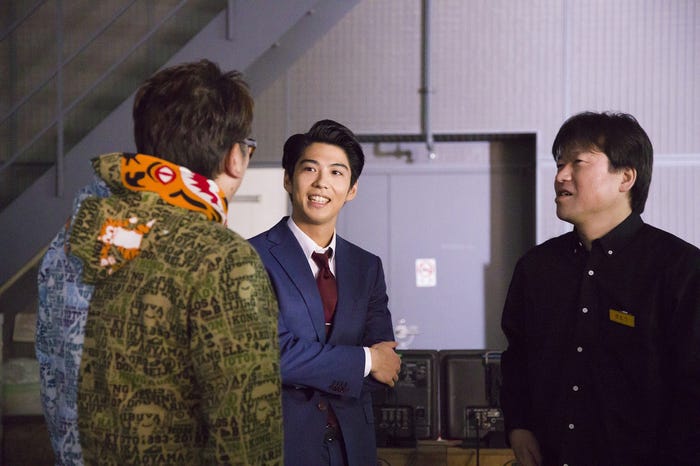 福田雄一、賀来賢人、佐藤二朗/メイキングより(提供写真)