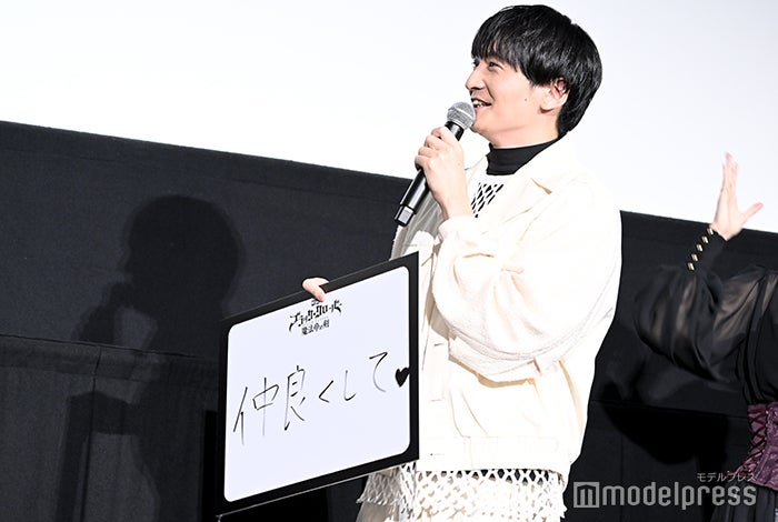 島崎信⻑（C）モデルプレス