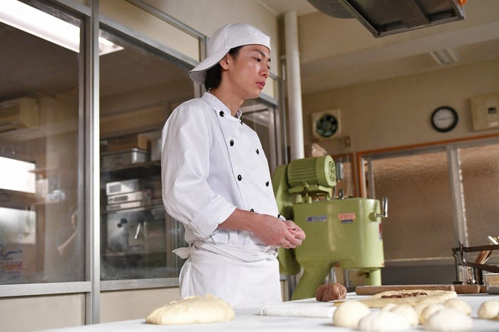 佐藤健/「義母と娘のブルース」第7話より(C)TBS