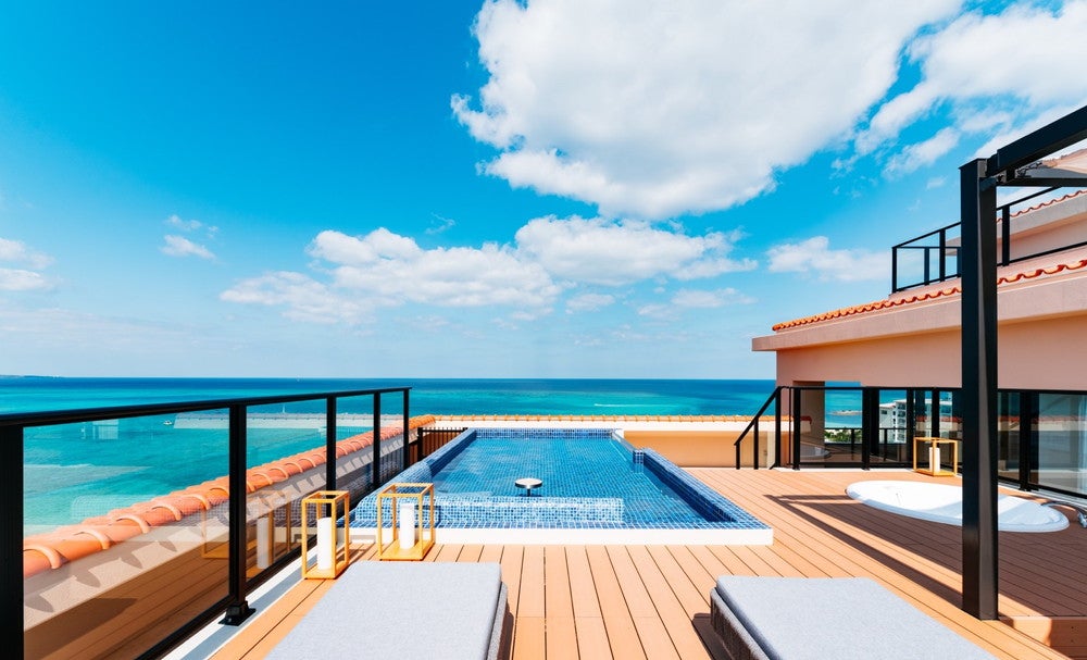 沖縄「アクアセンス ホテル＆リゾート」バルコニーに全部屋ジェットバス付き