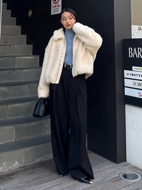 2025冬大人女性白ボアブルゾンコーデ