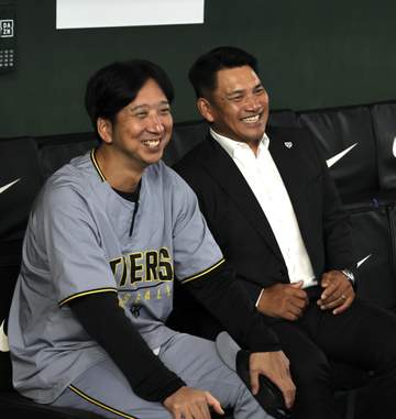 侍ジャパン・井口監督がGT戦前の東京D訪問 藤川監督とはベンチで10分会談「個人名は避けたいと思う」