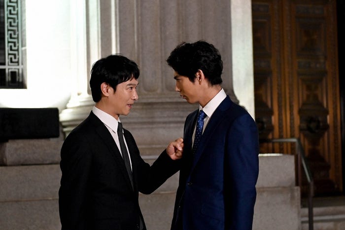 堺雅人、賀来賢人/「半沢直樹」第4話より(C)TBS