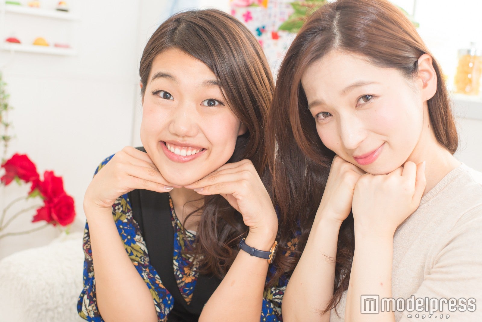 （左から）横澤夏子、鶴愛佳（C）モデルプレス