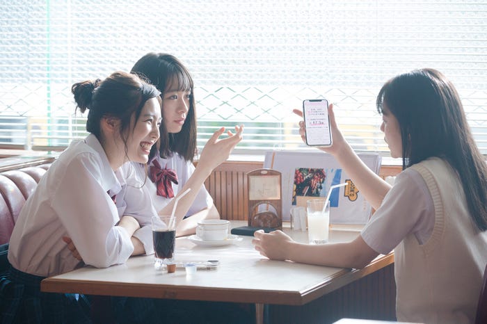 秋田汐梨、田鍋梨々花、永瀬莉子/ドラマ「17.3 about a sex」(C)AbemaTV