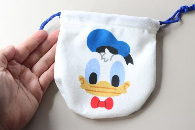 ダイソーのディズニーのダイカット巾着