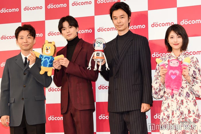 星野源、新田真剣佑、長谷川博己、浜辺美波(C)モデルプレス