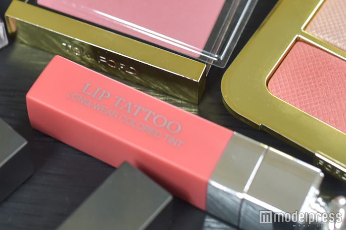 チーク代わりにも使用しているというアディクトリップティント/451・ナチュラルコーラル (C)モデルプレス