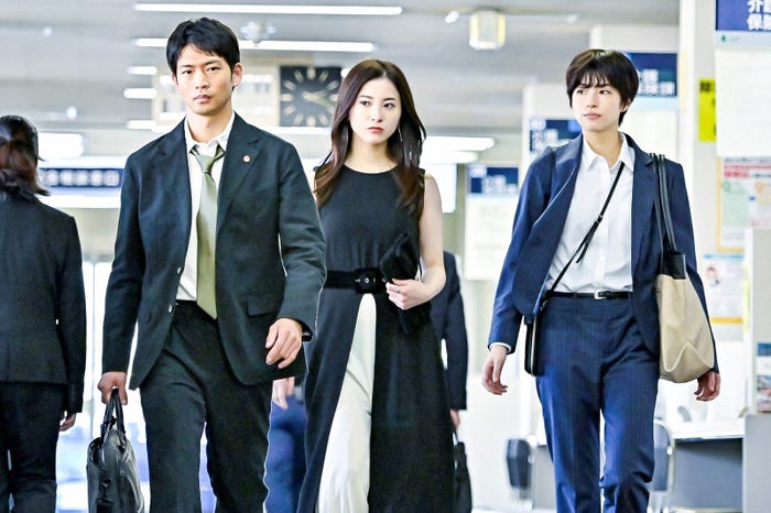 松下洸平、吉高由里子、佐久間由衣/「最愛」第2話より(C)TBS