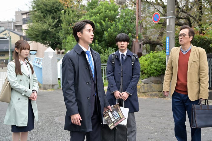 福原遥、山下智久、板垣瑞生、大鶴義丹「正直不動産2」第8話(C)NHK