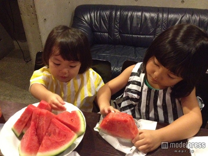 画像3/4) 「可愛すぎる」と話題のグリーンダカラちゃん、姉妹で