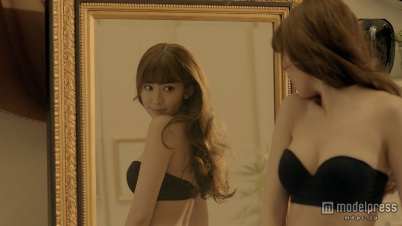 ショートムービー「Red Carpet」より