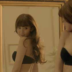 ショートムービー「Red Carpet」より