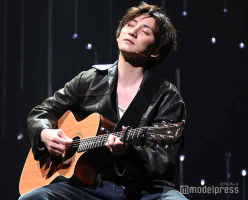 SixTONES京本大我、ギター弾き語り舞台初挑戦で9曲圧巻披露 日本オリジナル演出「Once」開幕【ゲネプロレポ】