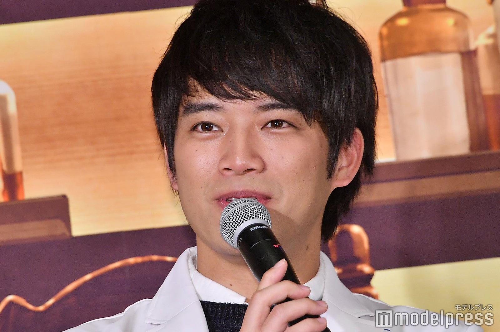 三浦貴大／「神酒クリニックで乾杯を」（C）モデルプレス