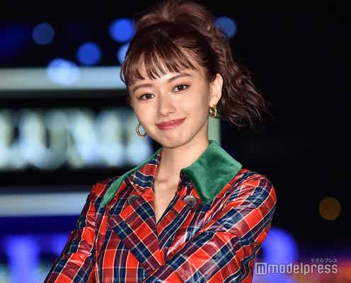 山本舞香、イケメン父&兄との幼少期ショット公開「美形家族」「仲良しそう」と反響