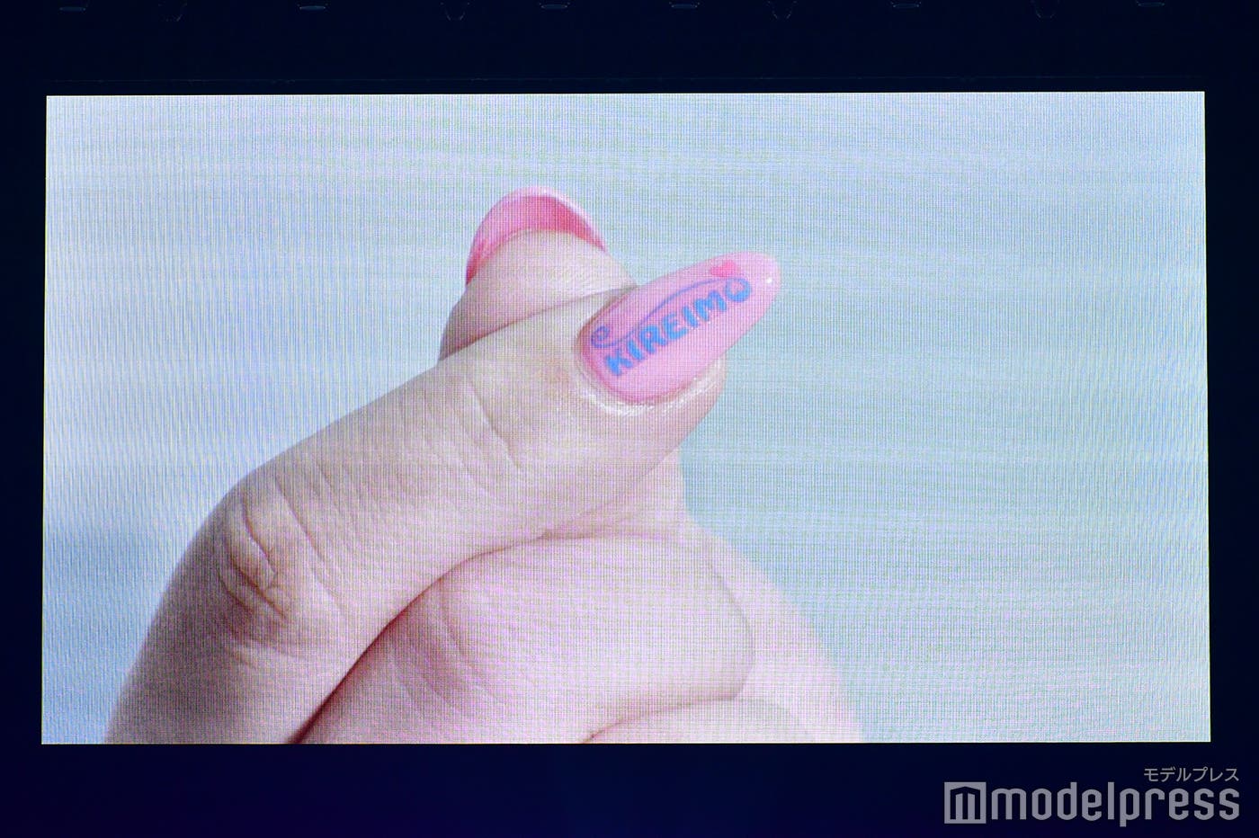 “指ハート”(C)モデルプレス