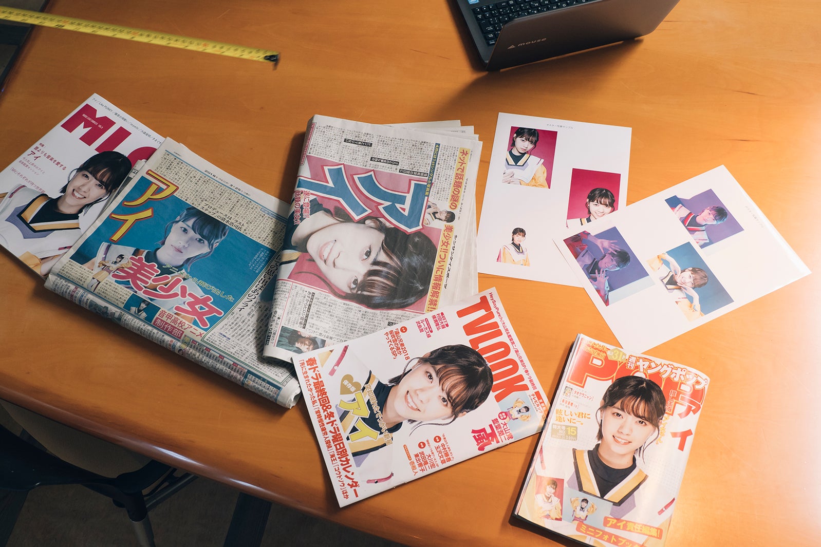 メディアに取り上げられるアイ（西野七瀬）／「電影少女」第9話より（C）「電影少女2018」製作委員会