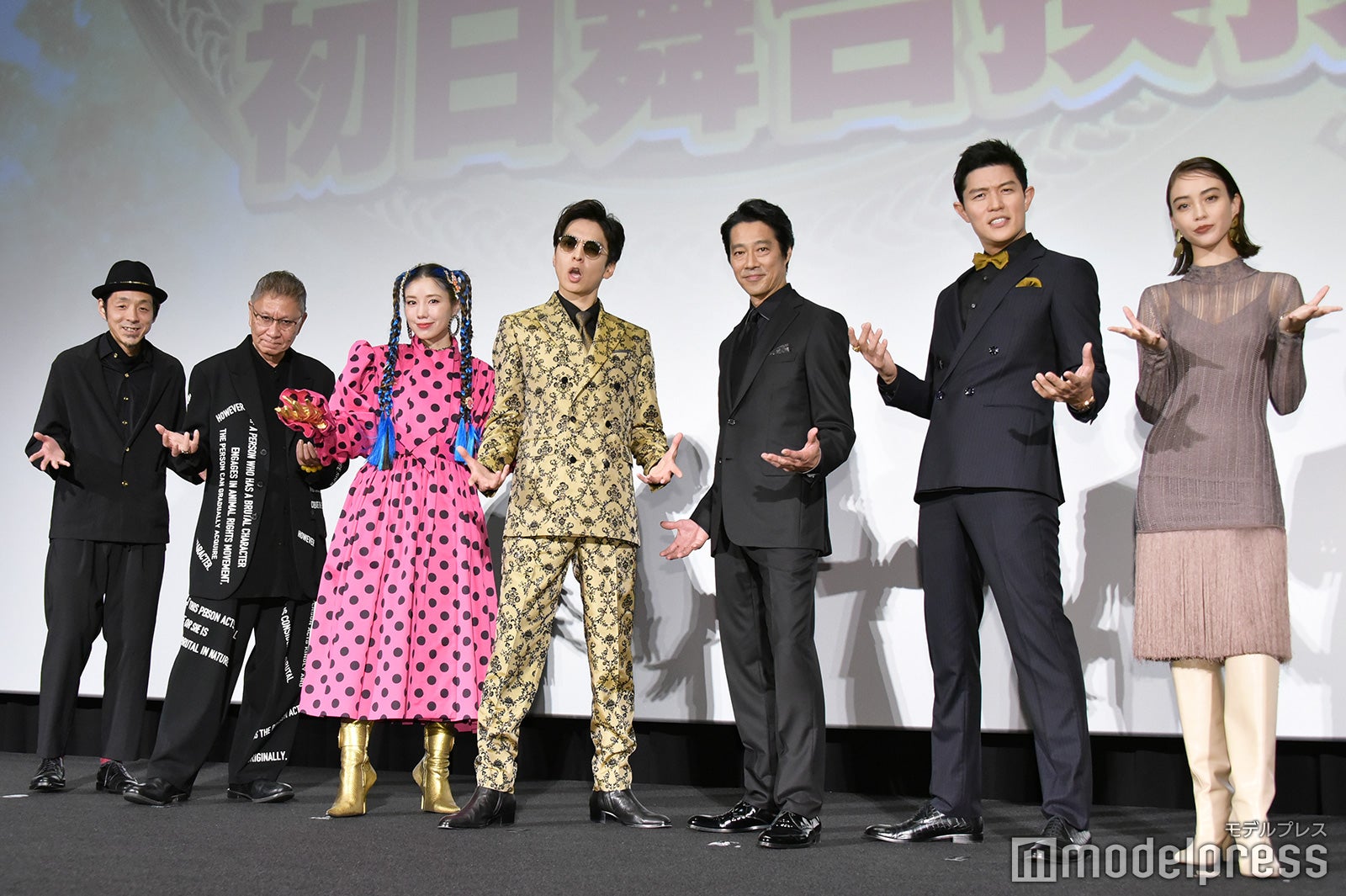 （左から）宮藤官九郎、三池崇史監督、仲里依紗、生田斗真、堤真一、鈴木亮平、滝沢カレン（C）モデルプレス
