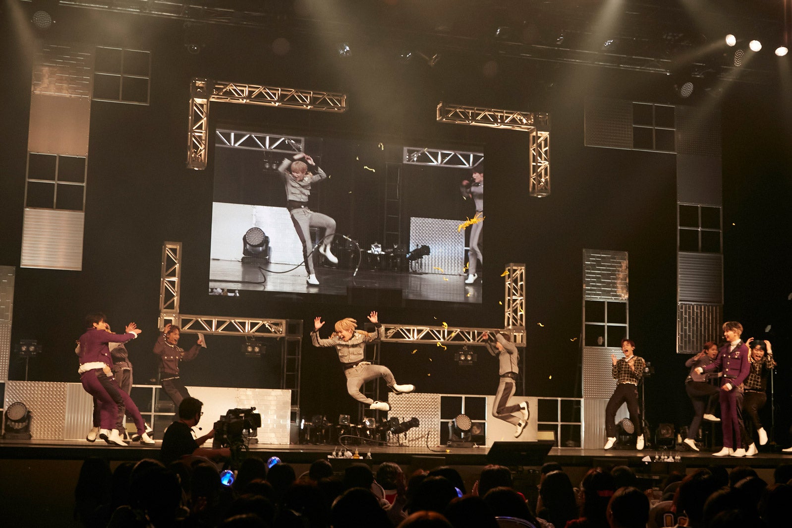 JO1／「MIDNIGHT SUN」ショーケース東京公演より（C）LAPONE ENTERTAINMENT