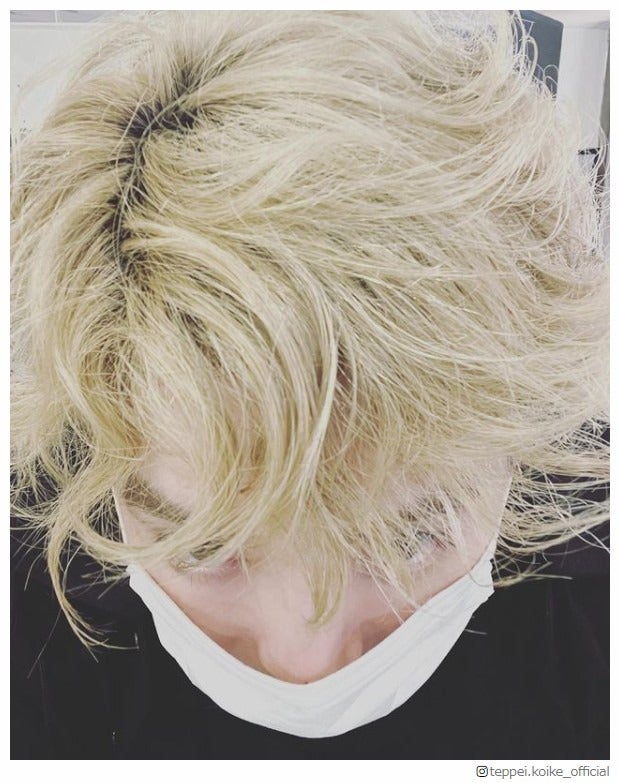 小池徹平、“金髪癖っ毛”ショットに反響「どんな髪型も可愛い」「似合ってる」