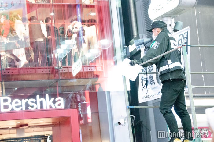 各所で警察官が呼びかけ (C)モデルプレス