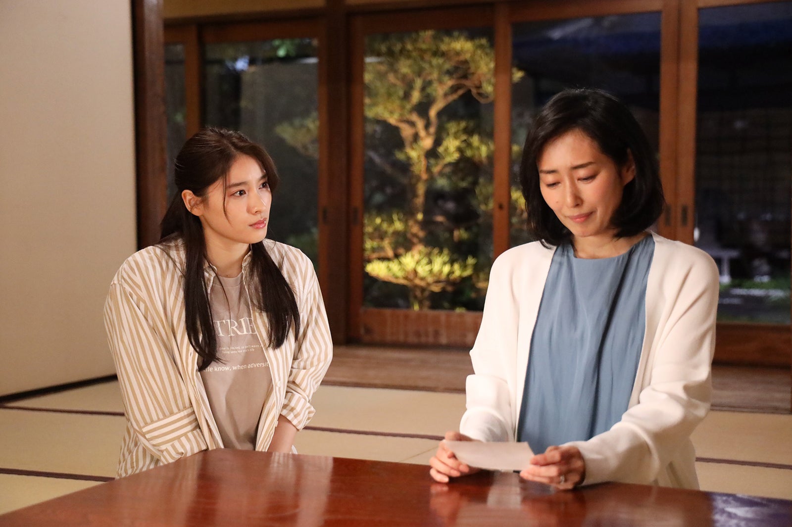 土屋太鳳、木村多江／「やんごとなき一族」第5話より（C）フジテレビ