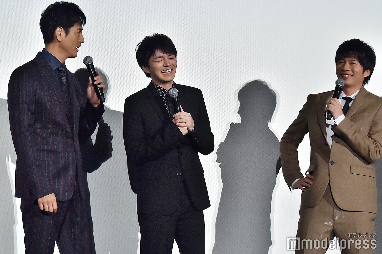 沢村一樹のボケに笑みを浮かべる林遣都、田中圭（C）モデルプレス