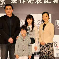 2月に行われた映画『呪怨 –ザ・ファイナル–』の製作発表記者会見より（左から）落合正幸監督、小林颯、平愛梨、最所美咲