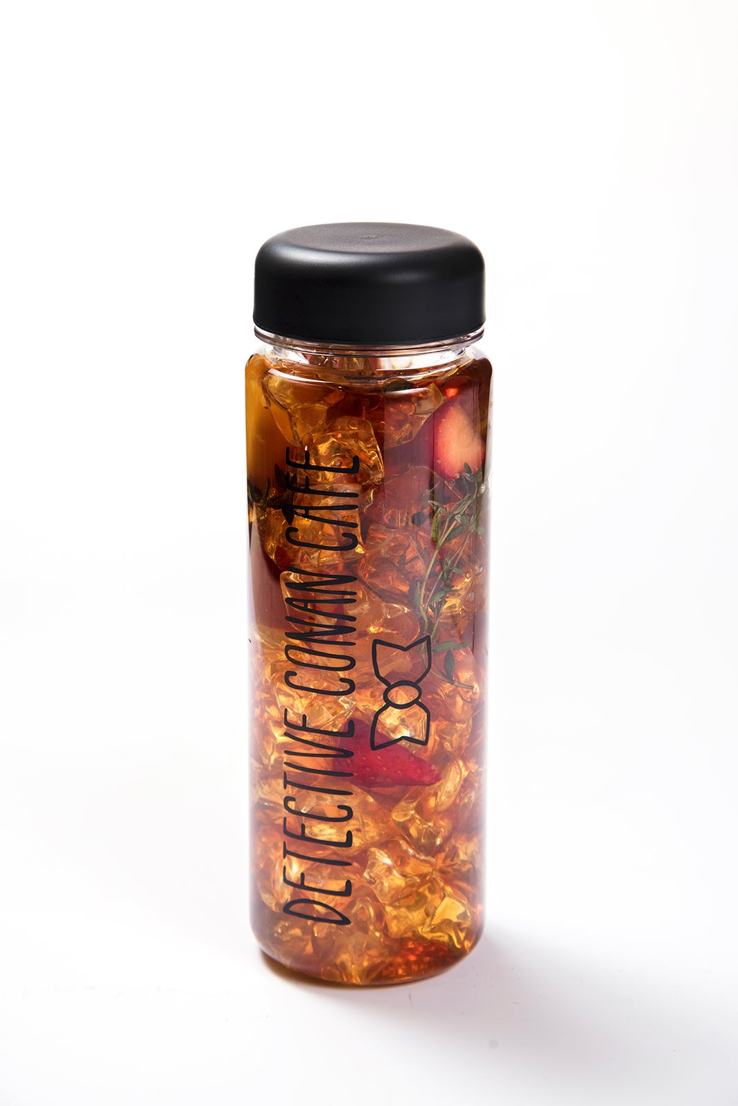 「から紅のフルーツもみじ茶」1,620円（税込） ※オリジナルボトル付き／（C）青山剛昌／小学館・読売テレビ・TMS 1996