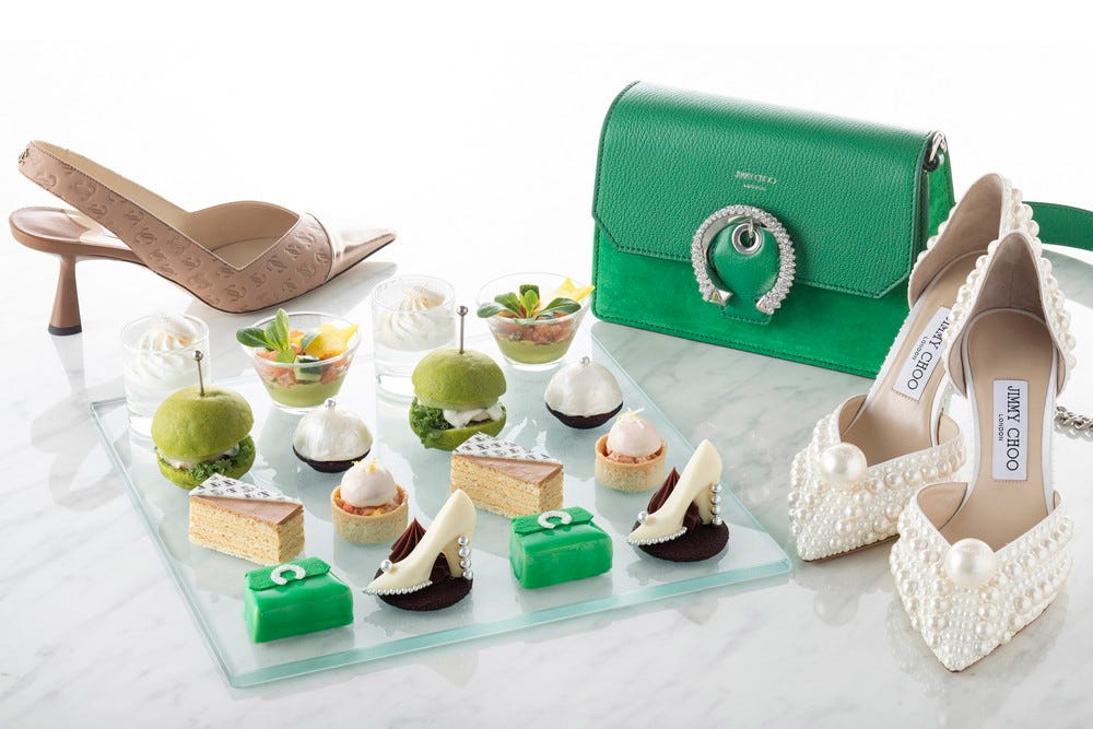 コンラッド東京×JIMMY CHOOコラボアフタヌーンティー登場、バッグ風ムースやハイヒールチョコ