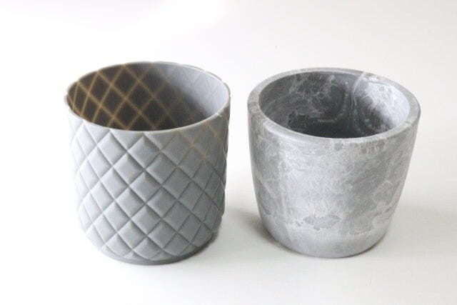 セリアのエンボスプランターとストーン風プランターBのビジュアル