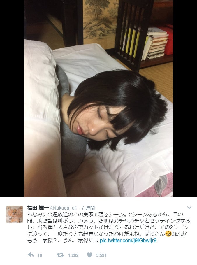 島崎遥香、セットで“ガチ寝”「夢の世界へ飛び立ってしまいました」